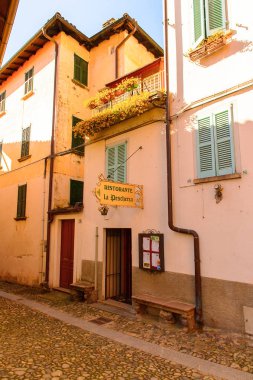 Stresa, İtalya - 3 Mayıs 2016: Lago Maggiore(Büyük Göl), Piedmont, İtalya'daki Isola Pescatori (Balıkçılar Adası) Mimarisi. Lago Maggiore İtalya'nın ikinci büyük gölüdür