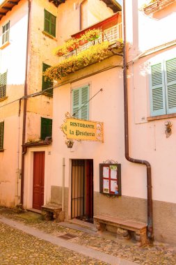 Stresa, İtalya - 3 Mayıs 2016: Lago Maggiore'deki Isola Pescatori (Balıkçılar Adası), Piedmont, İtalya. Lago Maggiore İtalya'nın ikinci büyük gölüdür