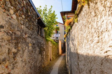 Stresa, İtalya - 3 Mayıs 2016: Lago Maggiore(Büyük Göl), Piedmont, İtalya'daki Isola Pescatori (Balıkçılar Adası) Mimarisi. Lago Maggiore İtalya'nın ikinci büyük gölüdür