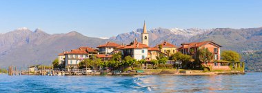 Stresa, İtalya - 3 Mayıs 2016: Lago Maggiore'de (Büyük Göl), Piedmont, İtalya'da Isola Pescatori (Balıkçılar Adası). Lago Maggiore İtalya'nın ikinci büyük gölüdür