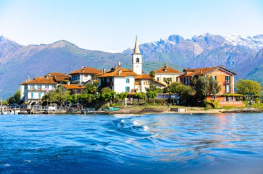 Stresa, İtalya - 3 Mayıs 2016: Lago Maggiore'de (Büyük Göl), Piedmont, İtalya'da Isola Pescatori (Balıkçılar Adası). Lago Maggiore İtalya'nın ikinci büyük gölüdür