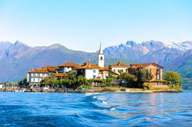 Stresa, İtalya - 3 Mayıs 2016: Lago Maggiore'de (Büyük Göl), Piedmont, İtalya'da Isola Pescatori (Balıkçılar Adası). Lago Maggiore İtalya'nın ikinci büyük gölüdür