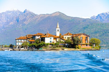 Stresa, İtalya - 3 Mayıs 2016: Lago Maggiore'de (Büyük Göl), Piedmont, İtalya'da Isola Pescatori (Balıkçılar Adası). Lago Maggiore İtalya'nın ikinci büyük gölüdür