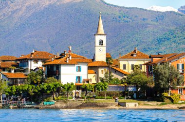 Stresa, İtalya - 3 Mayıs 2016: Lago Maggiore'de (Büyük Göl), Piedmont, İtalya'da Isola Pescatori (Balıkçılar Adası). Lago Maggiore İtalya'nın ikinci büyük gölüdür