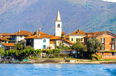 Stresa, İtalya - 3 Mayıs 2016: Lago Maggiore'de (Büyük Göl), Piedmont, İtalya'da Isola Pescatori (Balıkçılar Adası). Lago Maggiore İtalya'nın ikinci büyük gölüdür