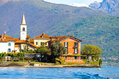 Stresa, İtalya - 3 Mayıs 2016: Lago Maggiore'de (Büyük Göl), Piedmont, İtalya'da Isola Pescatori (Balıkçılar Adası). Lago Maggiore İtalya'nın ikinci büyük gölüdür