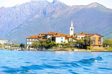 Stresa, İtalya - 3 Mayıs 2016: Lago Maggiore'de (Büyük Göl), Piedmont, İtalya'da Isola Pescatori (Balıkçılar Adası). Lago Maggiore İtalya'nın ikinci büyük gölüdür