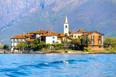 Stresa, İtalya - 3 Mayıs 2016: Lago Maggiore'de (Büyük Göl), Piedmont, İtalya'da Isola Pescatori (Balıkçılar Adası). Lago Maggiore İtalya'nın ikinci büyük gölüdür