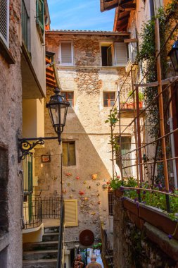 Isola Bella, İtalya - 3 Mayıs 3016: Kuzey İtalya'daki Lago Maggiore Borromean Adaları'ndan biri olan Bella Adası'nın mimarisi