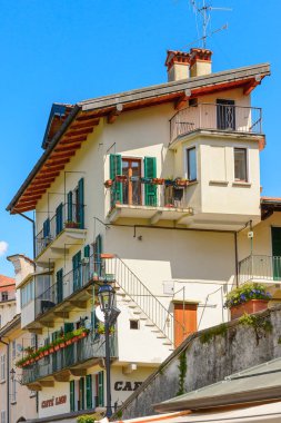 Isola Bella, İtalya - 3 Mayıs 3016: Kuzey İtalya'daki Lago Maggiore Borromean Adaları'ndan biri olan Bella Adası'nın mimarisi