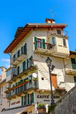 Isola Bella, İtalya - 3 Mayıs 3016: Kuzey İtalya'daki Lago Maggiore Borromean Adaları'ndan biri olan Bella Adası'nın mimarisi