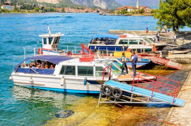 Isola Bella, İtalya - 3 Mayıs 3016: Kuzey İtalya'daki Lago Maggiore Borromean Adaları'ndan biri olan Bella Adası'nda tekne