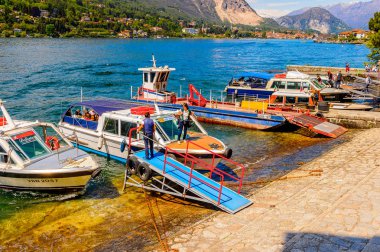 Isola Bella, İtalya - 3 Mayıs 3016: Kuzey İtalya'daki Lago Maggiore Borromean Adaları'ndan biri olan Bella Adası'nda tekne