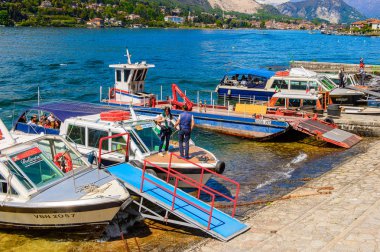 Isola Bella, İtalya - 3 Mayıs 3016: Kuzey İtalya'daki Lago Maggiore Borromean Adaları'ndan biri olan Bella Adası'nda tekne