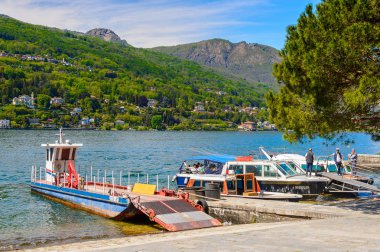 Isola Bella, İtalya - 3 Mayıs 3016: Kuzey İtalya'daki Lago Maggiore Borromean Adaları'ndan biri olan Bella Adası'nda tekne