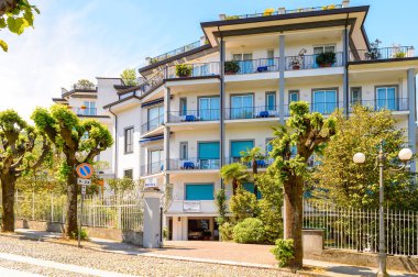 Stresa, İtalya - 3 Mayıs 2016: Maggiore Gölü kıyısında bir kasaba olan Stresa'nın Mimarisi, Verbano-Cusio-Ossola, Piedmont, İtalya