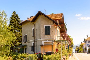 Stresa, İtalya - 3 Mayıs 2016: Maggiore Gölü kıyısında bir kasaba olan Stresa'nın Mimarisi, Verbano-Cusio-Ossola, Piedmont, İtalya