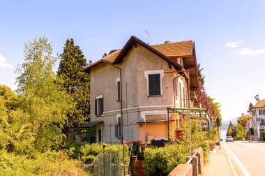 Stresa, İtalya - 3 Mayıs 2016: Maggiore Gölü kıyısında bir kasaba olan Stresa'nın Mimarisi, Verbano-Cusio-Ossola, Piedmont, İtalya