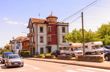 Stresa, İtalya - 3 Mayıs 2016: Maggiore Gölü kıyısında bir kasaba olan Stresa'nın Mimarisi, Verbano-Cusio-Ossola, Piedmont, İtalya