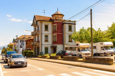 Stresa, İtalya - 3 Mayıs 2016: Maggiore Gölü kıyısında bir kasaba olan Stresa'nın Mimarisi, Verbano-Cusio-Ossola, Piedmont, İtalya