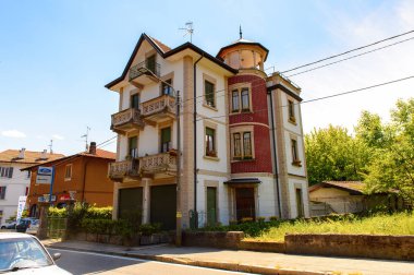 Stresa, İtalya - 3 Mayıs 2016: Maggiore Gölü kıyısında bir kasaba olan Stresa'nın Mimarisi, Verbano-Cusio-Ossola, Piedmont, İtalya