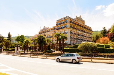 Stresa, İtalya - 3 Mayıs 2016: Grand Hotel Bristol in Stresa, Maggiore Gölü kıyısında bir kasaba, Verbano-Cusio-Ossola, Piedmont, İtalya