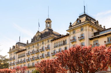 Stresa, İtalya - 3 Mayıs 2016: Grand Hotel Bristol in Stresa, Maggiore Gölü kıyısında bir kasaba, Verbano-Cusio-Ossola, Piedmont, İtalya