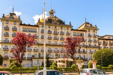 Stresa, İtalya - 3 Mayıs 2016: Grand Hotel Bristol in Stresa, Maggiore Gölü kıyısında bir kasaba, Verbano-Cusio-Ossola, Piedmont, İtalya