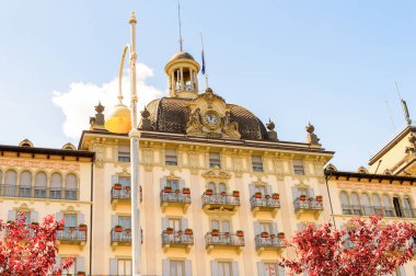 Stresa, İtalya - 3 Mayıs 2016: Grand Hotel Bristol in Stresa, Maggiore Gölü kıyısında bir kasaba, Verbano-Cusio-Ossola, Piedmont, İtalya
