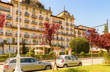Stresa, İtalya - 3 Mayıs 2016: Grand Hotel Bristol in Stresa, Maggiore Gölü kıyısında bir kasaba, Verbano-Cusio-Ossola, Piedmont, İtalya