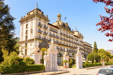 Stresa, İtalya - 3 Mayıs 2016: Grand Hotel Bristol in Stresa, Maggiore Gölü kıyısında bir kasaba, Verbano-Cusio-Ossola, Piedmont, İtalya