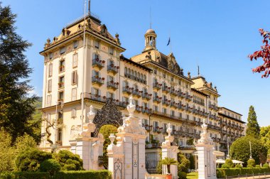 Stresa, İtalya - 3 Mayıs 2016: Grand Hotel Bristol in Stresa, Maggiore Gölü kıyısında bir kasaba, Verbano-Cusio-Ossola, Piedmont, İtalya