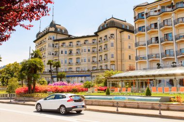 Stresa, İtalya - 3 Mayıs 2016: Grand Hotel Bristol in Stresa, Maggiore Gölü kıyısında bir kasaba, Verbano-Cusio-Ossola, Piedmont, İtalya