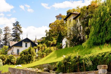Stresa, İtalya - 3 Mayıs 2016: Maggiore Gölü kıyısında ki Stresa'nın ana caddesinin mimarisi, Verbano-Cusio-Ossola, Piedmont, İtalya