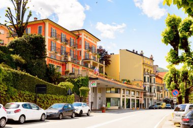 Stresa, İtalya - 3 Mayıs 2016: Maggiore Gölü kıyısında ki Stresa'nın ana caddesinin mimarisi, Verbano-Cusio-Ossola, Piedmont, İtalya