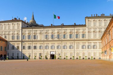 Torino, İtalya - 3 Mayıs 2016: Torino Sarayı, Piedmont, İtalya. Torino İtalya'nın bir iş ve kültür merkezidir