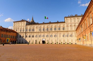 Torino, İtalya - 3 Mayıs 2016: Torino Sarayı, Piedmont, İtalya. Torino İtalya'nın bir iş ve kültür merkezidir
