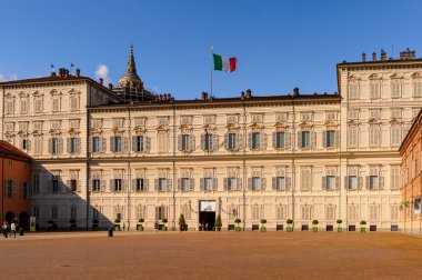 Torino, İtalya - 3 Mayıs 2016: Torino Sarayı, Piedmont, İtalya. Torino İtalya'nın bir iş ve kültür merkezidir