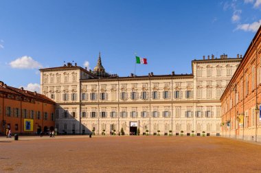 Torino, İtalya - 3 Mayıs 2016: Torino Sarayı, Piedmont, İtalya. Torino İtalya'nın bir iş ve kültür merkezidir