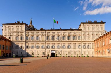Torino, İtalya - 3 Mayıs 2016: Torino Sarayı, Piedmont, İtalya. Torino İtalya'nın bir iş ve kültür merkezidir
