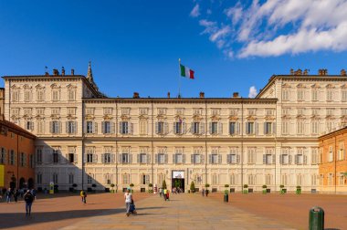 Torino, İtalya - 3 Mayıs 2016: Torino Sarayı, Piedmont, İtalya. Torino İtalya'nın bir iş ve kültür merkezidir