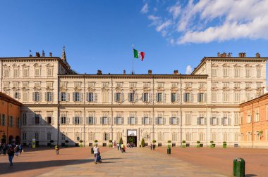 Torino, İtalya - 3 Mayıs 2016: Torino Sarayı, Piedmont, İtalya. Torino İtalya'nın bir iş ve kültür merkezidir