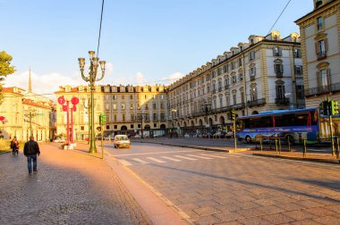 Torino, İtalya - 3 Mayıs 2016: Torino'nun merkezinin mimarisi, Piedmont, İtalya. Torino İtalya'nın bir iş ve kültür merkezidir