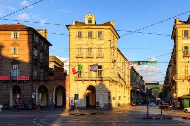 Torino, İtalya - 3 Mayıs 2016: Torino'nun merkezinin mimarisi, Piedmont, İtalya. Torino İtalya'nın bir iş ve kültür merkezidir