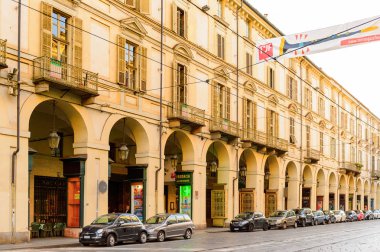 Torino, İtalya - 3 Mayıs 2016: Torino'nun merkezinin mimarisi, Piedmont, İtalya. Torino İtalya'nın bir iş ve kültür merkezidir