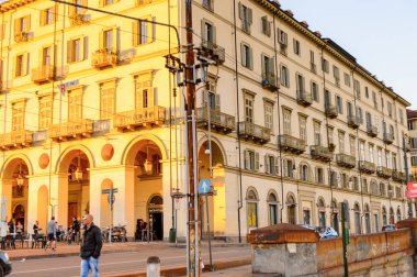 Torino, İtalya - 3 Mayıs 2016: Torino'nun merkezinin mimarisi, Piedmont, İtalya. Torino İtalya'nın bir iş ve kültür merkezidir