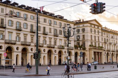 Torino, İtalya - 3 Mayıs 2016: Torino'nun merkezinin mimarisi, Piedmont, İtalya. Torino İtalya'nın bir iş ve kültür merkezidir