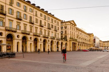 Torino, İtalya - 3 Mayıs 2016: Torino'nun merkezinin mimarisi, Piedmont, İtalya. Torino İtalya'nın bir iş ve kültür merkezidir