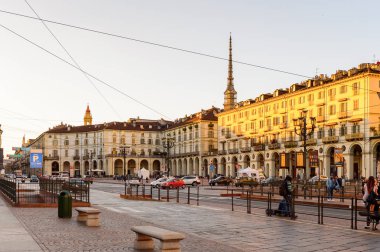 Torino, İtalya - 3 Mayıs 2016: Torino'nun merkezinin mimarisi, Piedmont, İtalya. Torino İtalya'nın bir iş ve kültür merkezidir