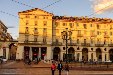 Torino, İtalya - 3 Mayıs 2016: Torino'nun merkezinin mimarisi, Piedmont, İtalya. Torino İtalya'nın bir iş ve kültür merkezidir